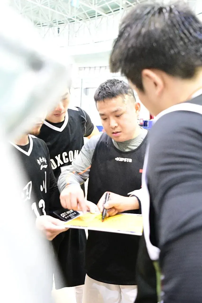 如何在篮球训练营中改善比赛策略?_1
